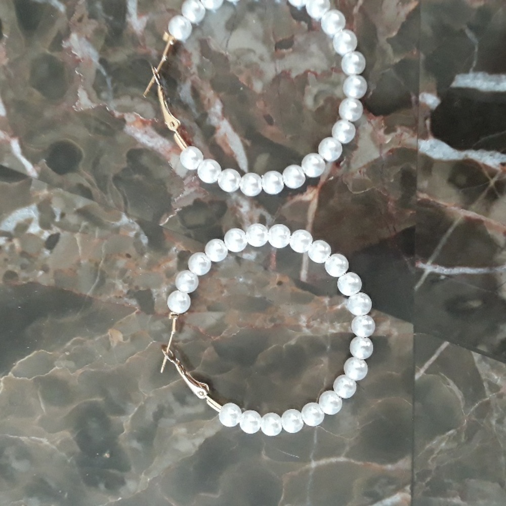 NWOT GORGEOUS  FASHION EARRINGS.